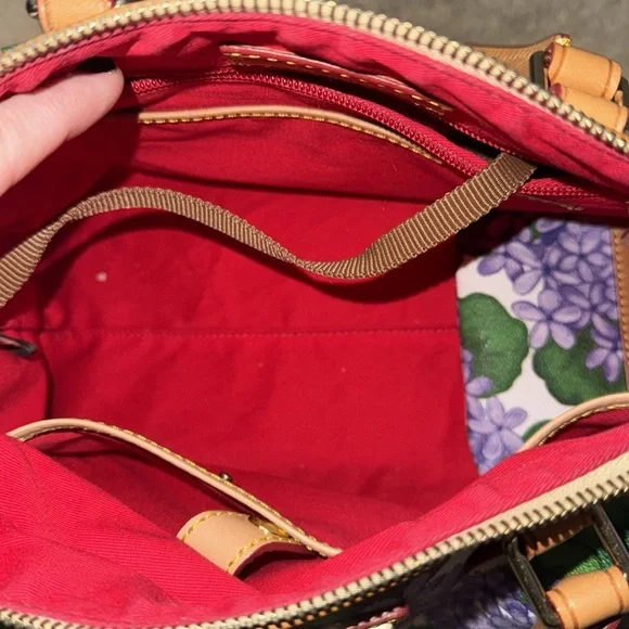 Dooney & Bourke purse. - Picture 5 of 9